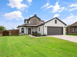614 E Preston Gln, Gunter, TX 75058