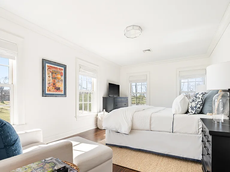 34 Jermain Ave — Photo 19