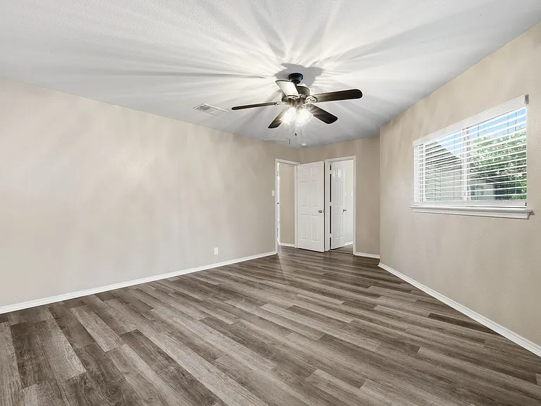 151 McLennan Oak — Photo 18