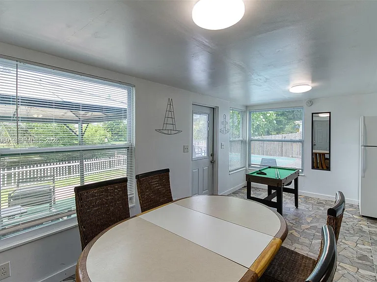3039 Grant St — Photo 18