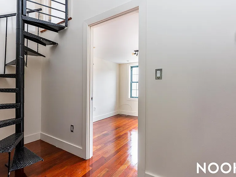 184 Jefferson St #3L — Photo 4