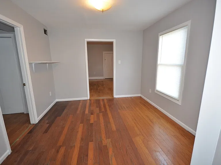536 E Waldburg St #B — Photo 4
