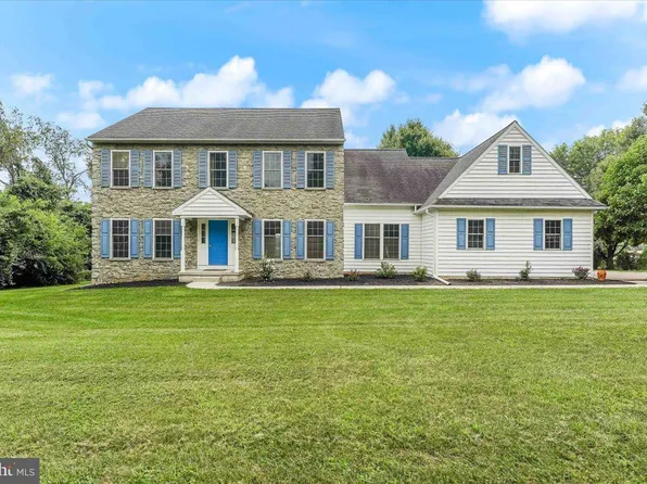 6 Bittersweet Dr, Cochranville, PA 19330