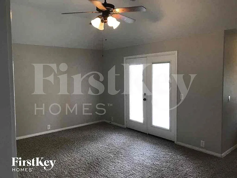 612 Celeste Ln — Photo 7