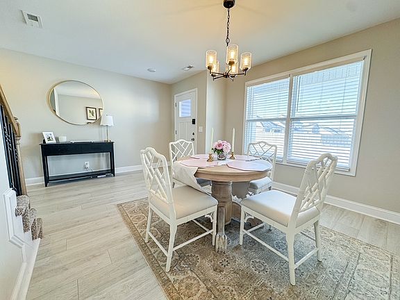 4th image of 230 Wexford Way