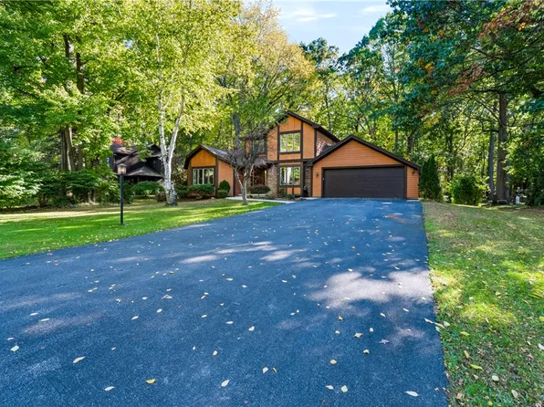 419 Murwood Ln, Webster, NY 14580
