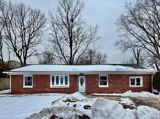 5904 Deer Trl, Godfrey, IL 62035