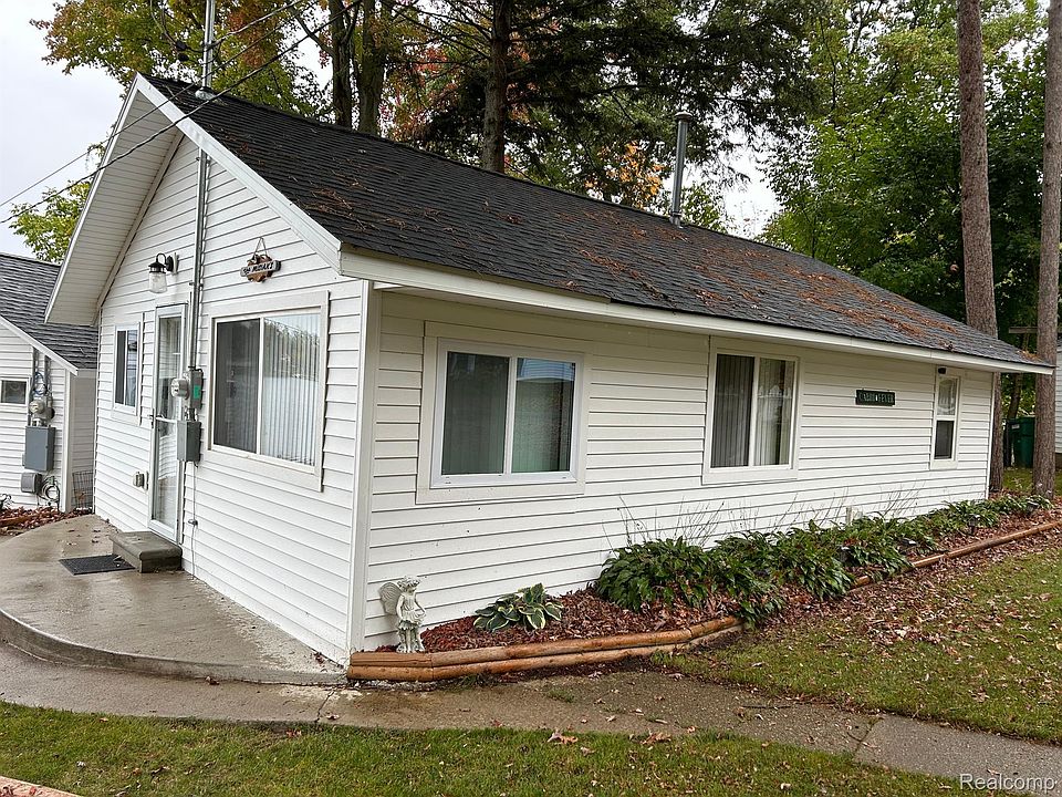 1249 N Crooked Lake Dr, Lake, MI 48632 | MLS #20250019512 | Zillow