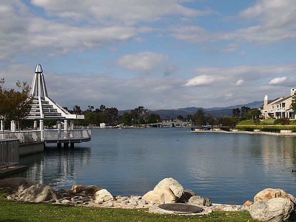 pedestrian friendly community