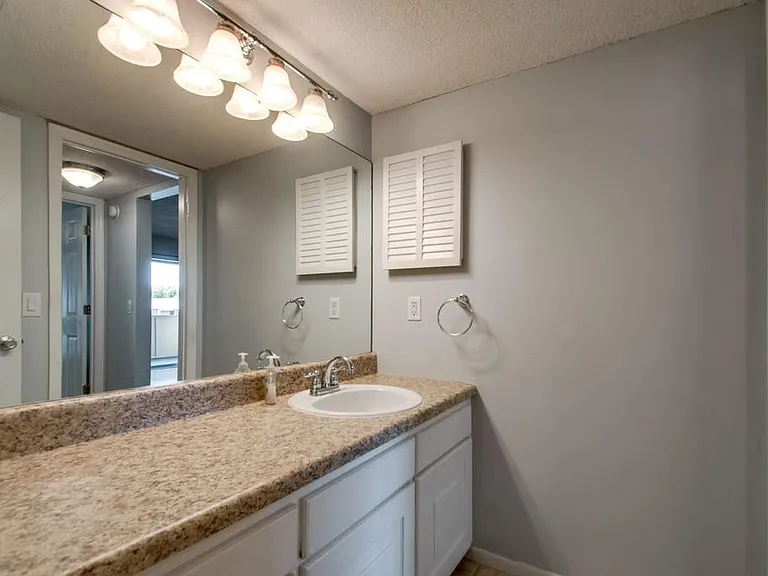 515 Basswood Ave #K104 — Photo 9