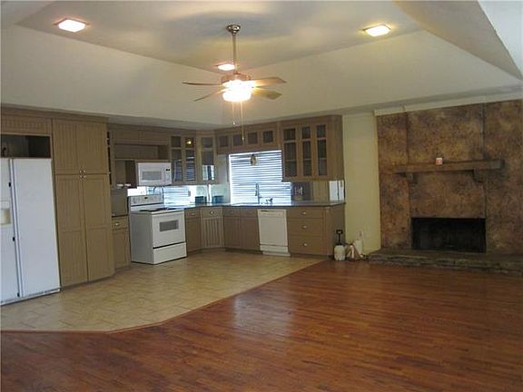 4th image of 2929 Hazelwood Dr