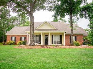 1605 Timber Trl, Deatsville, AL 36022