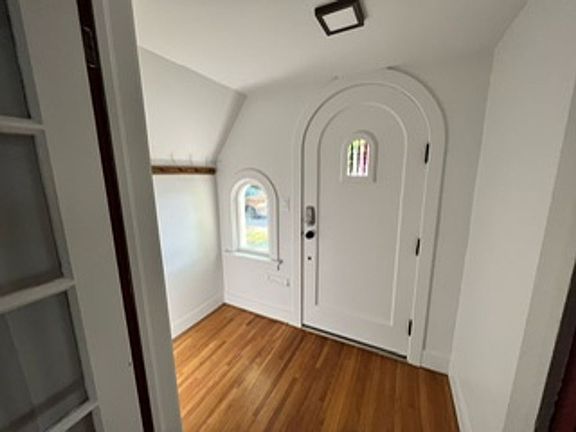 2nd image of 117 S Jackson St