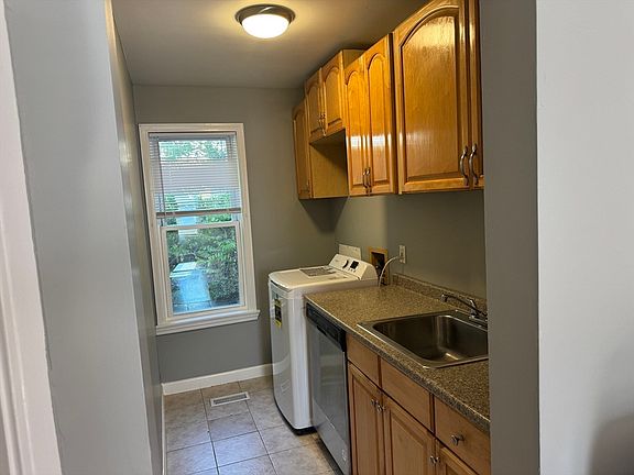 4th image of 15 Breck St