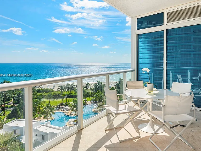 100 S Pointe Dr #1009 — Photo 4