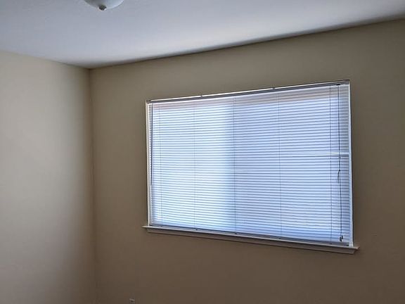 5th image of 498 Doyle Rd APT 4