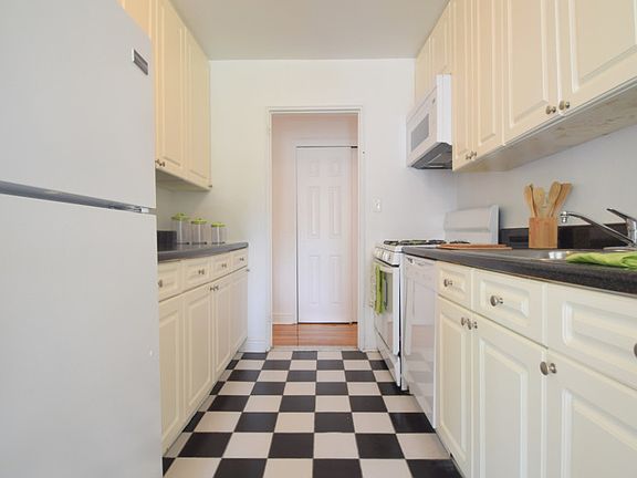 Fordham Terrace - Kitchen - WAC-04C