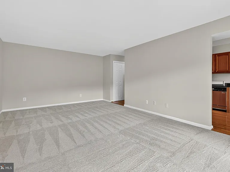 3334 Spring Ln #B30 — Photo 11