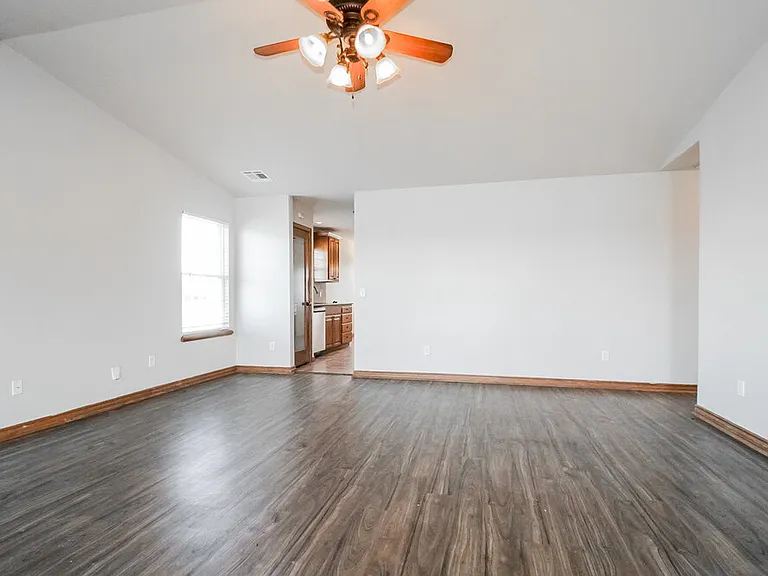 816 Eric Cir — Photo 4