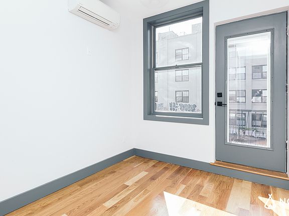 5th image of 376 Bedford Ave #3K
