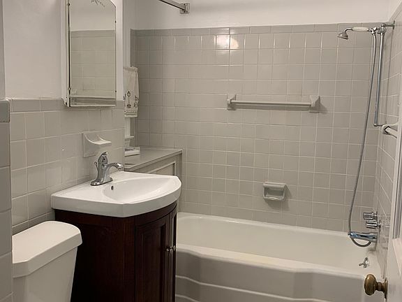 5th image of 2215 McEwan St
