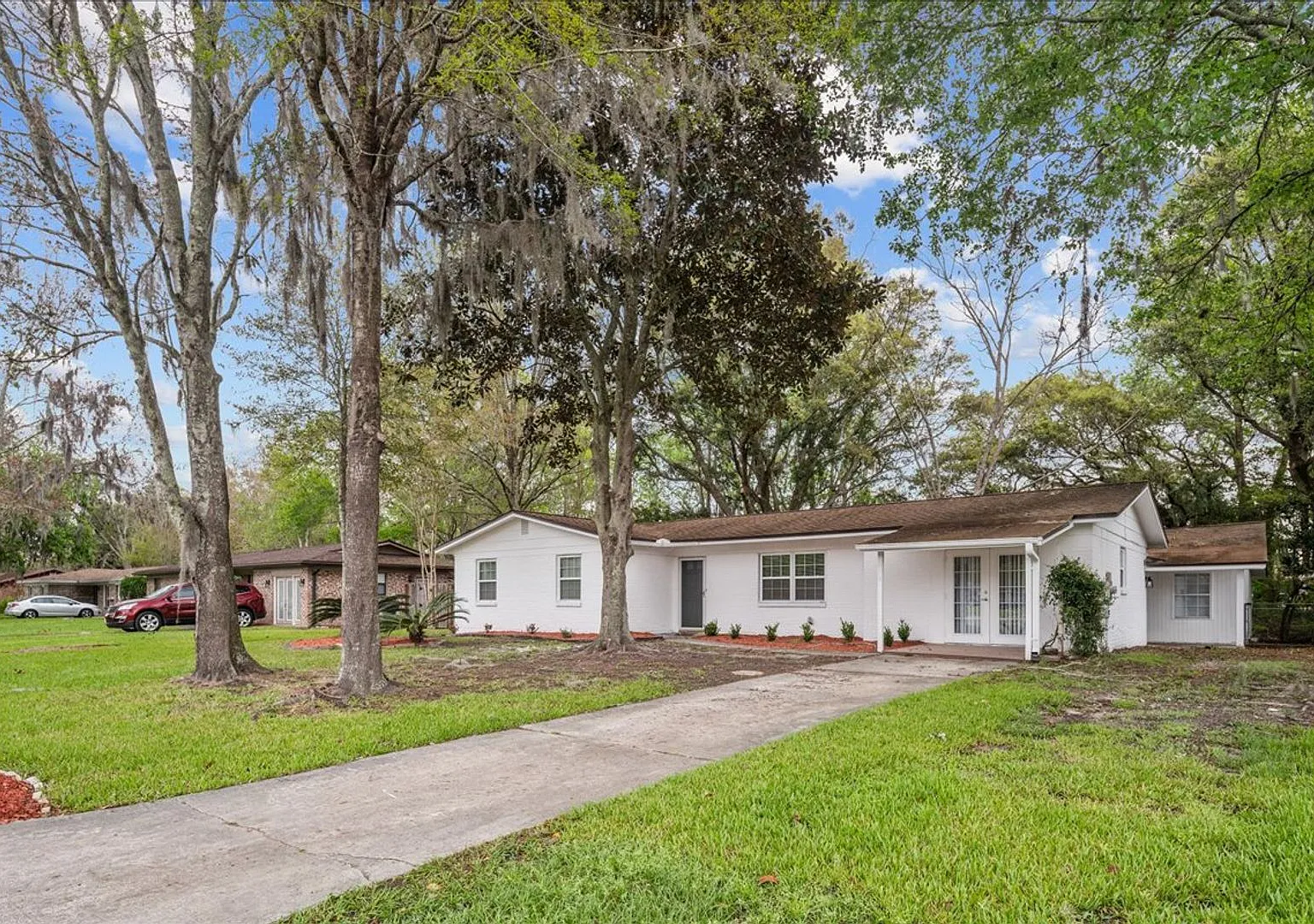 3/2 with 1/1 In Law Suite in Heritage Farms Orange Park South — Photo 1