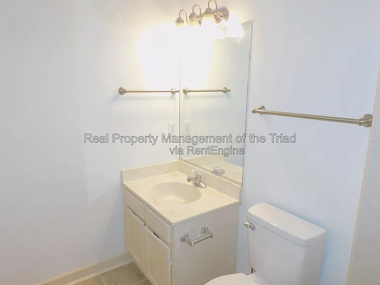 805 W McGee St #B — Photo 20