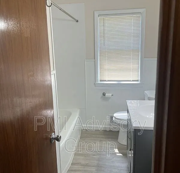 3605 SW 9th St — Photo 4