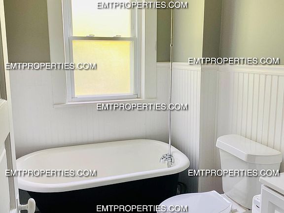 2nd image of 807 W 10th St #1