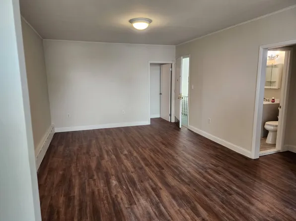 64-10 Myrtle Avenue image 13 of 16