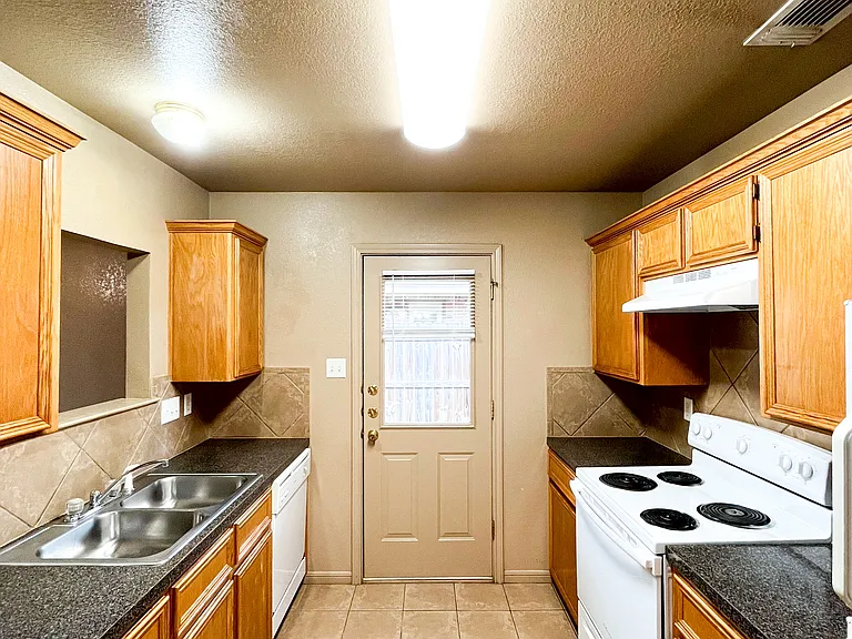 1305 Nicholas Cir #A — Photo 8