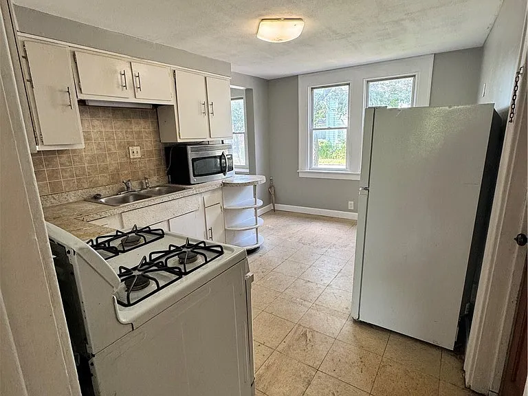 2401 Midland Ave #1 — Photo 7