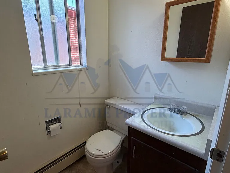 710 Downey St #18 — Photo 10