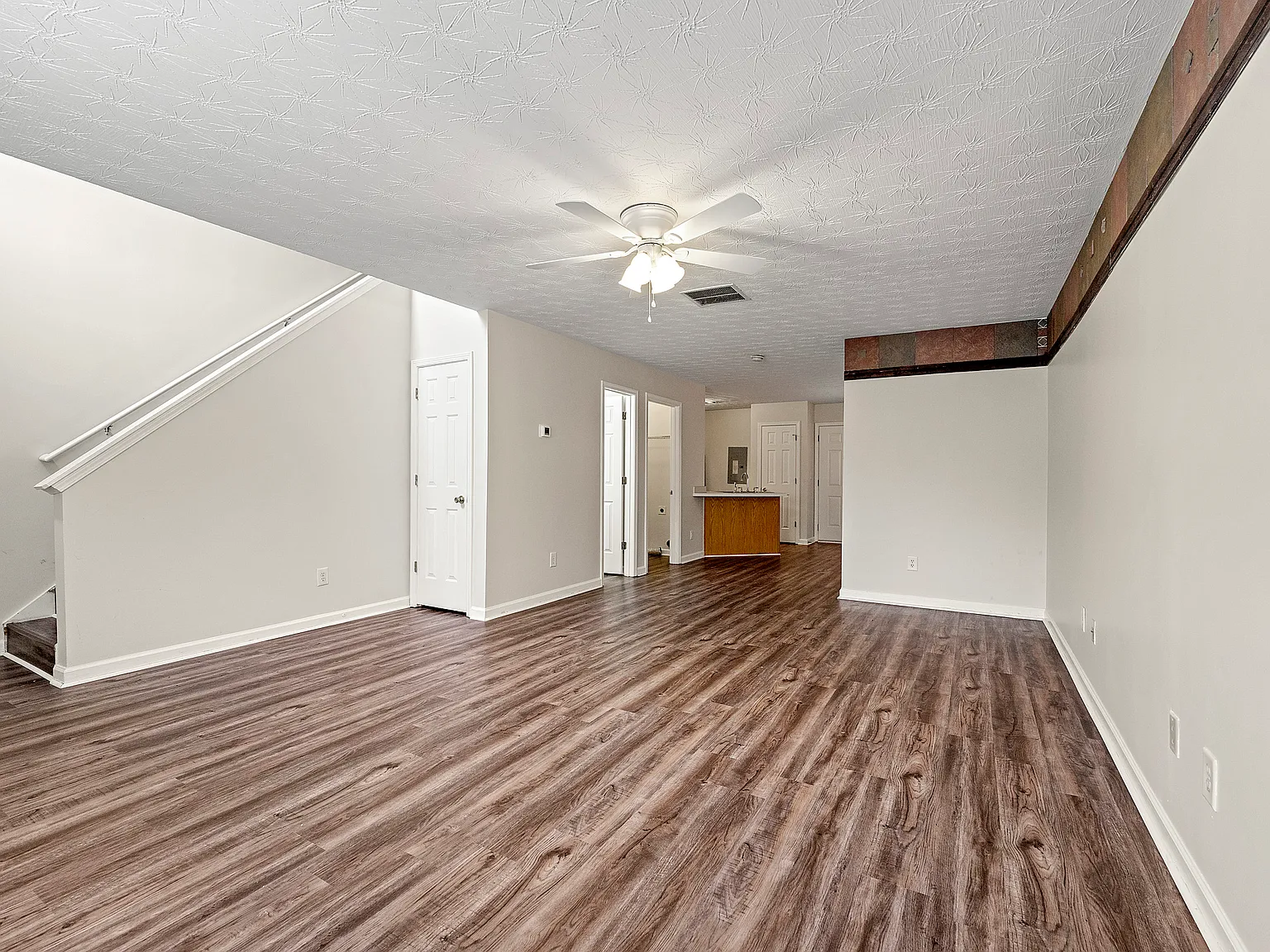2 bed, 2.5 bath, 1424 sqft, $1,545 — Photo 4