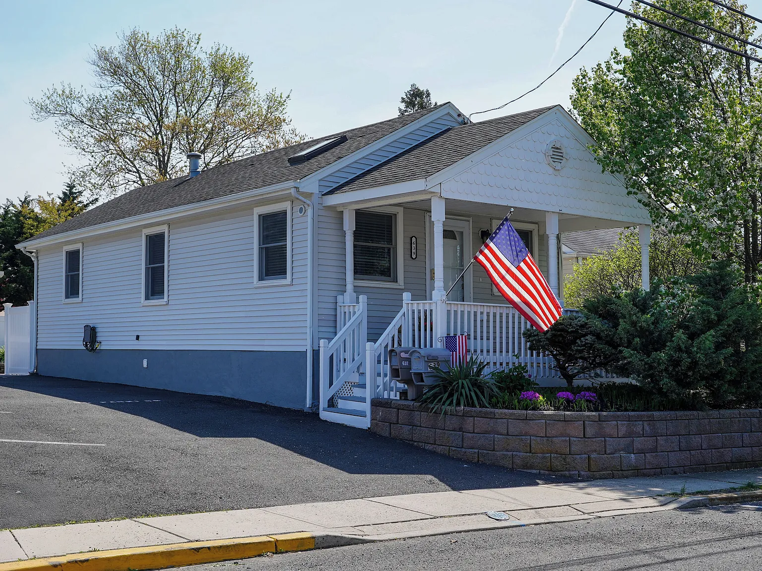 639 Redmond Ave — Photo 3