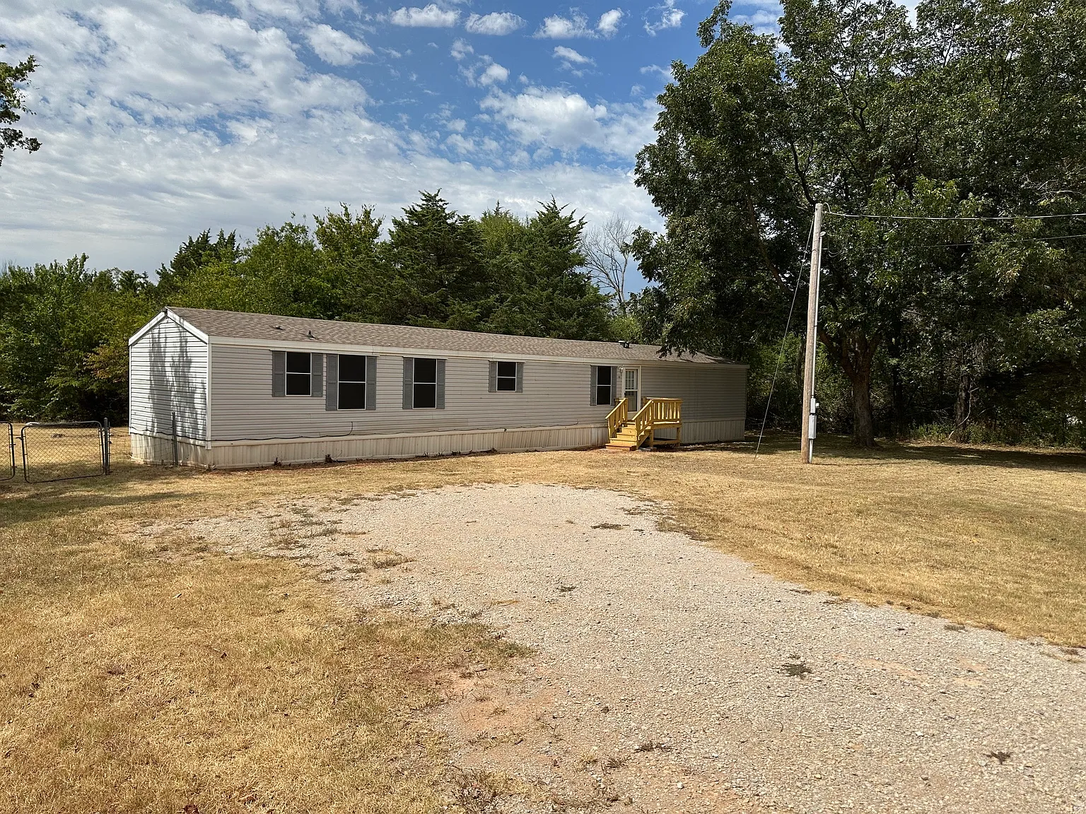 3 bed, 1216 sqft, $1,000 — Photo 1