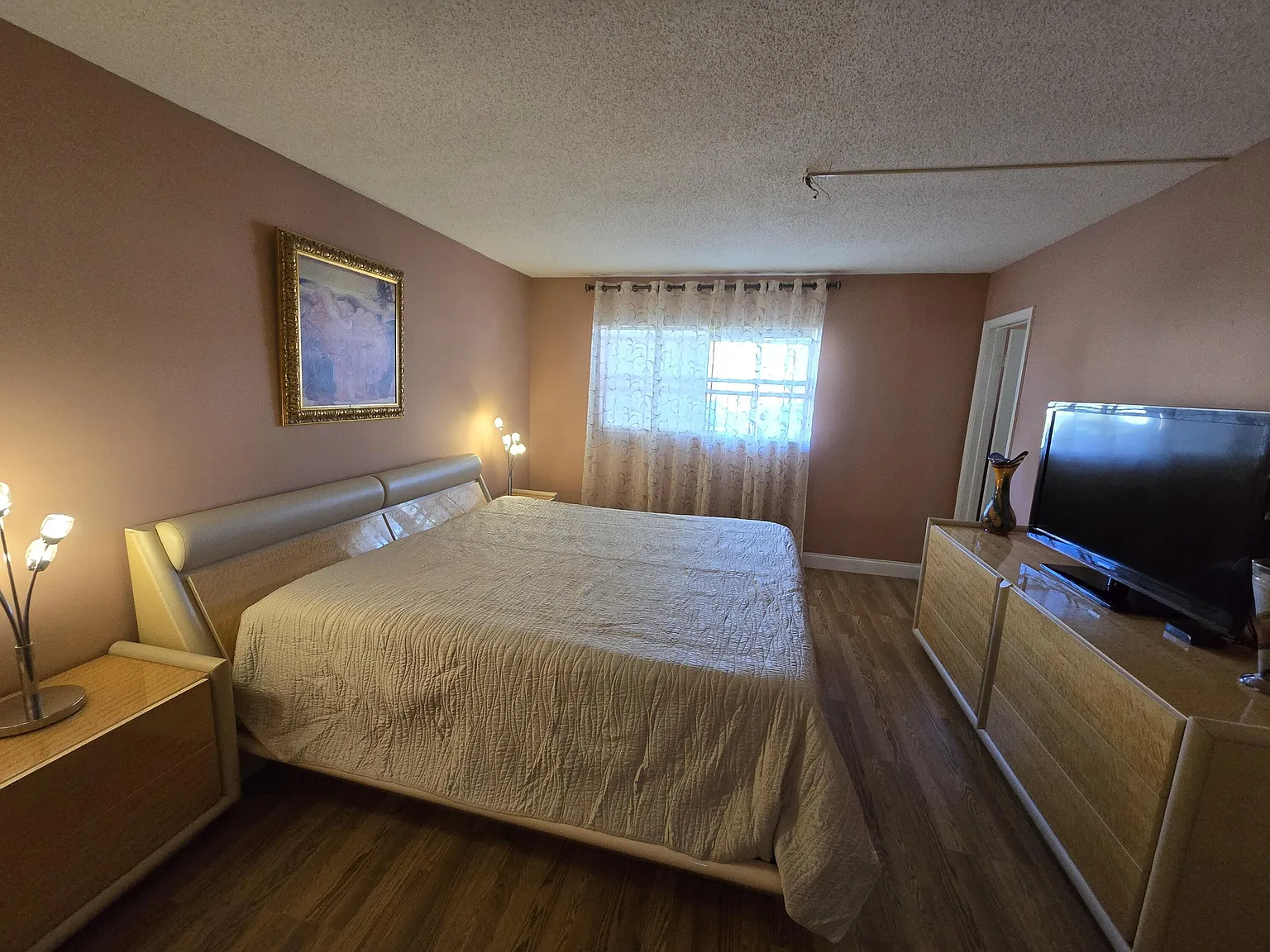 2 bed, 2.0 bath, 924 sqft, $1,950 — Photo 3