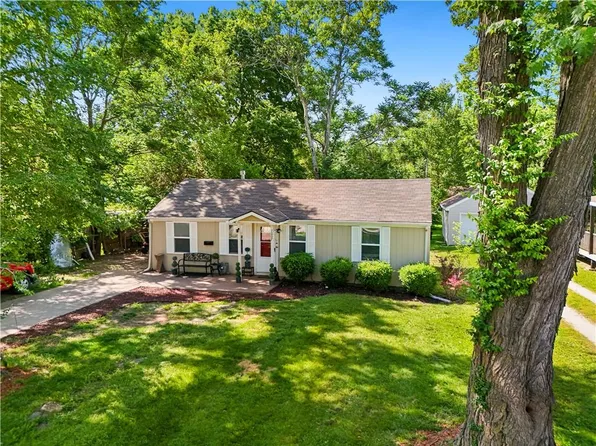 1007 Pinkston St, Grandview, MO 64030