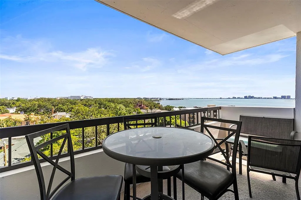 2 bed, 2.0 bath, 1290 sqft, $2,350 — Photo 4