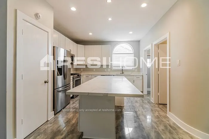 Building Photo - 5418 Inker St
