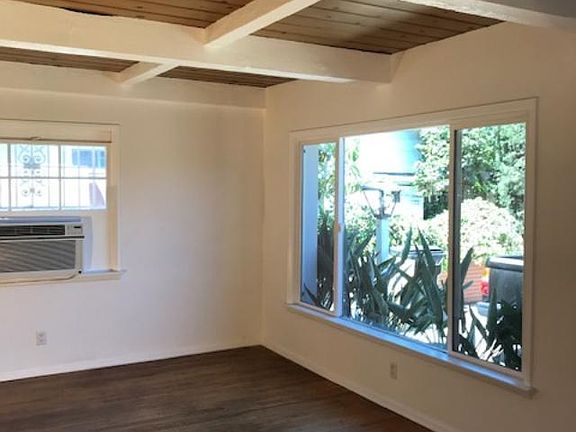 3rd image of 6529 Satsuma Ave