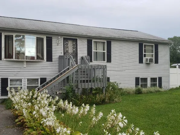 17 Walnut St, Wyandanch, NY 11798