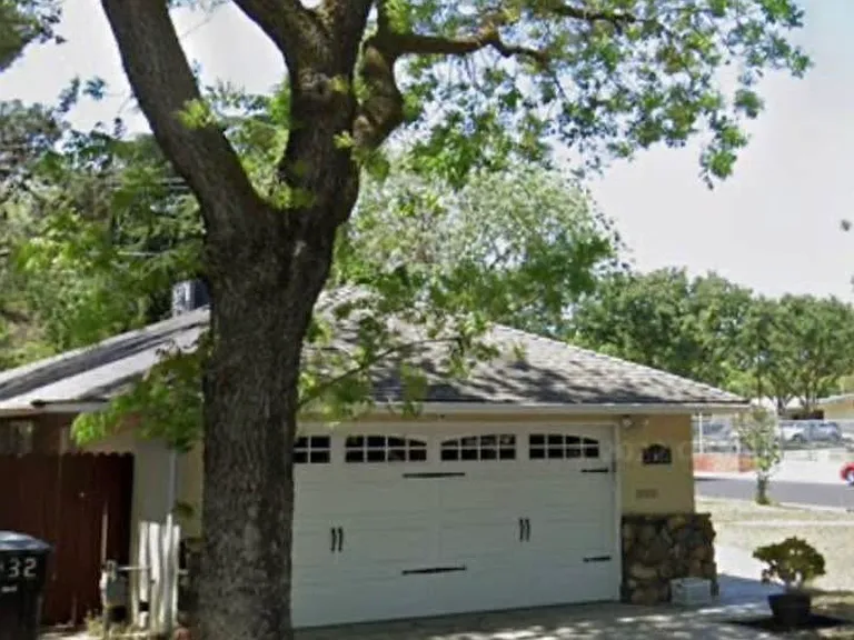 Debonaire Dr — Photo 2