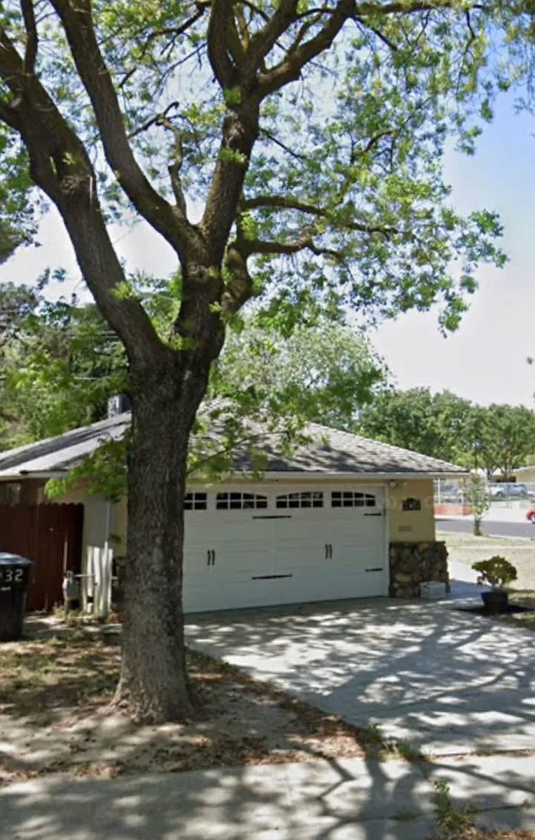 Building Photo - Debonaire Dr