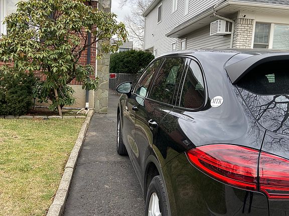 5th image of 217 Hunter Ave