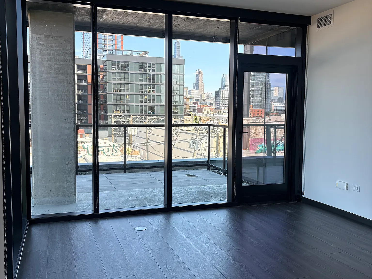 2 bed, 1030 sqft, $4,116 — Photo 4