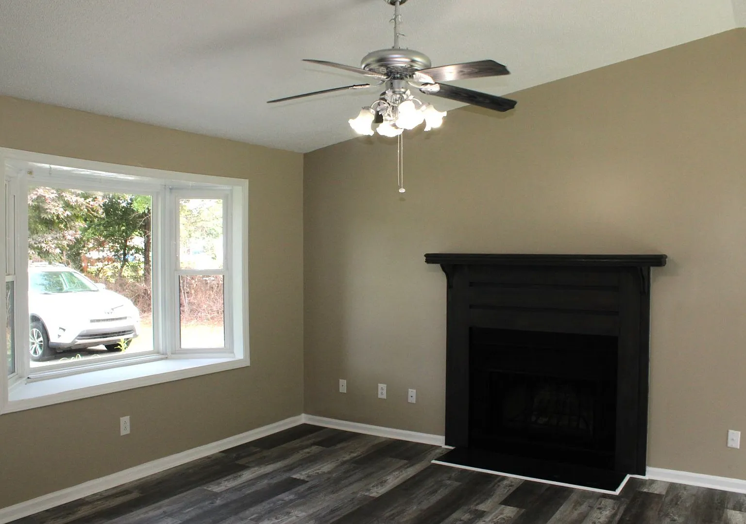 Beautifully renovated home in Newport, NC! — Photo 2