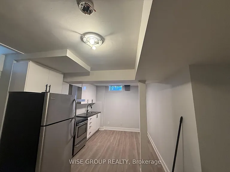 55 Purdy Cres #BASEMENT — Photo 9