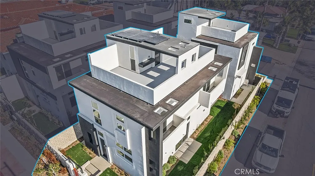 3215 S El Camino Real — Photo 1