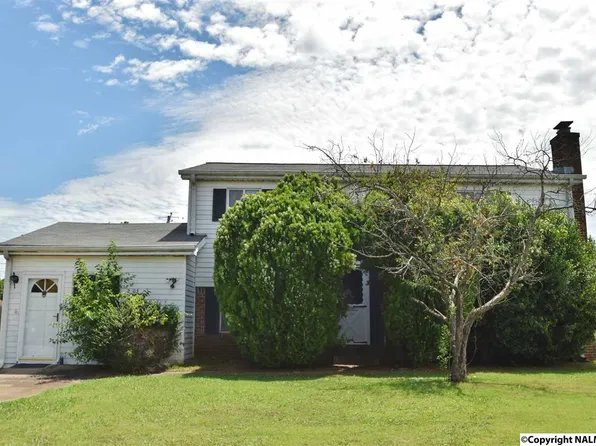 2703 Hillsboro Rd SW, Huntsville, AL 35805